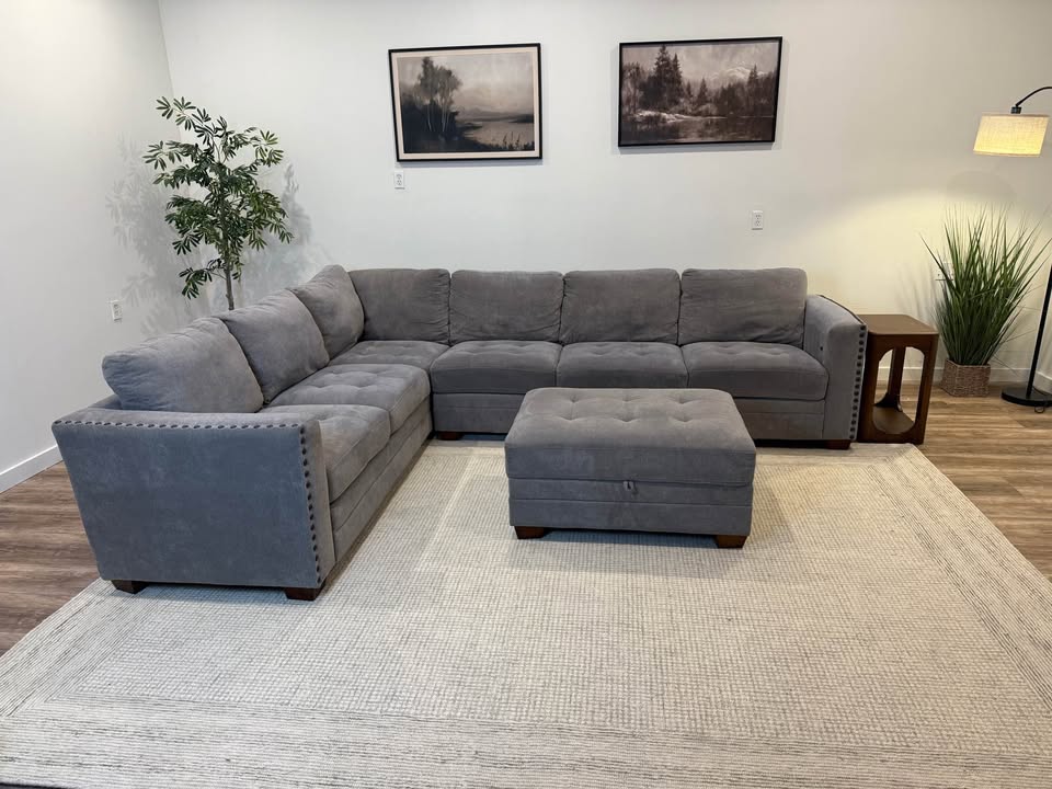 Costco Thomsonvill sectional couch delivery available