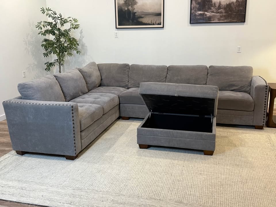 Costco Thomsonvill sectional couch delivery available