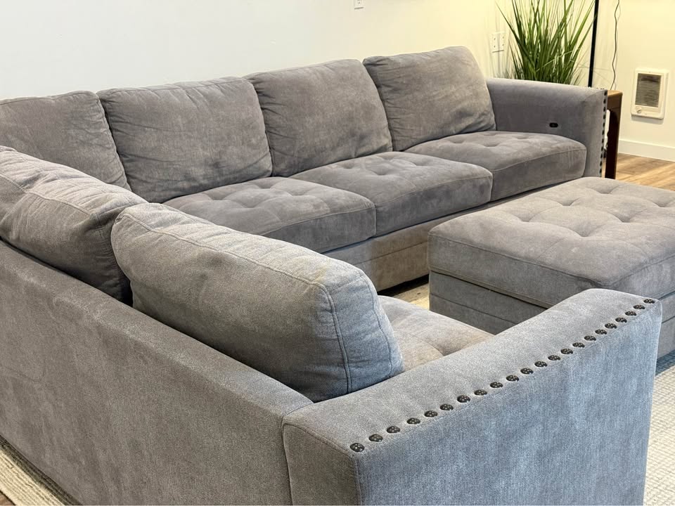 Costco Thomsonvill sectional couch delivery available